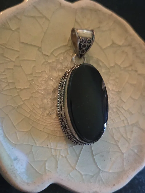 Black Onyx Pendant - powerful protection stone - Picture 3 of 5